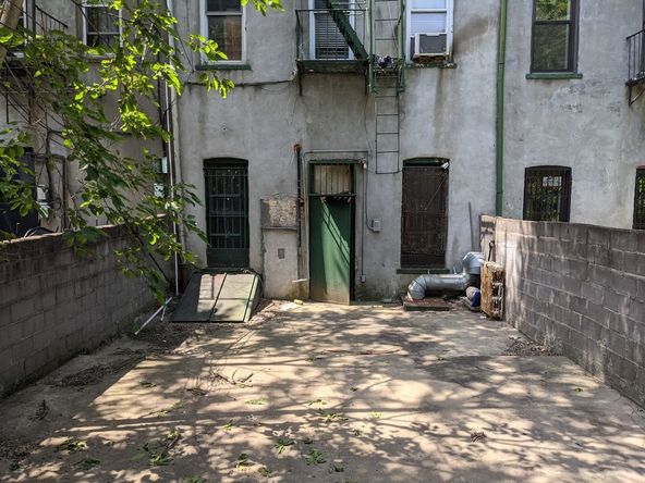 679 Knickerbocker Ave, Brooklyn, NY 11221